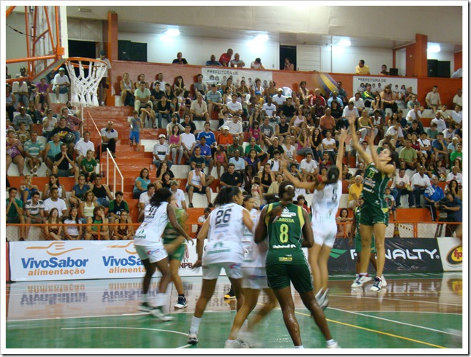 Jogo de basquete na Sérvia é marcado por festa incrível da torcida; assista  - Esportes - R7 Mais Esportes