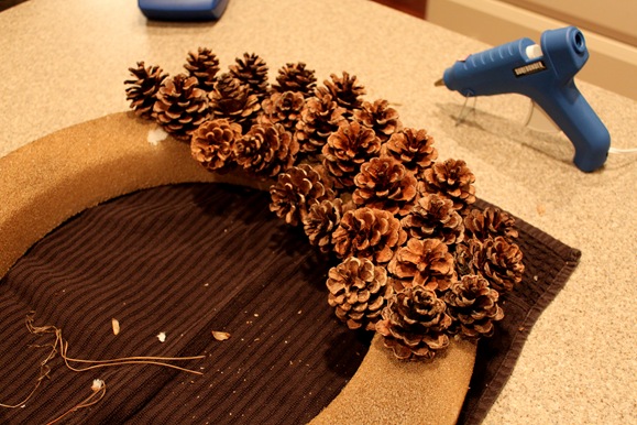 how to pinecone wreath
