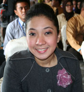 SQ Vaganza, Riekasari - Customer Service