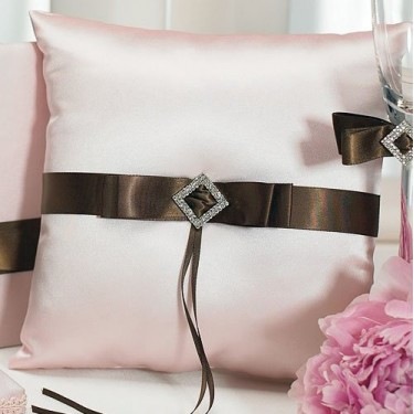 [le-coussin-dalliances-mariage-chocolat-fraise[7].jpg]