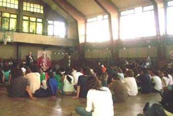 JOVENES REZAN POR VOCACIONES