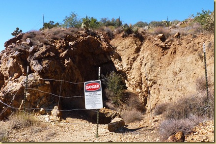 2010-10-10 - AZ, Mineral Park Abandoned Mine Hike - 1022