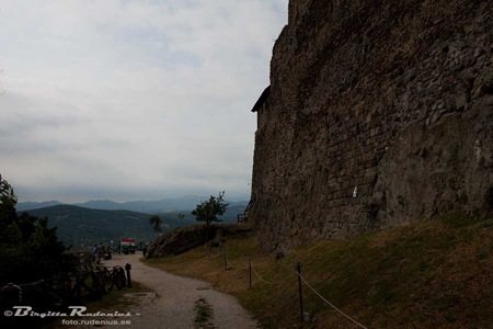 [visegrad_20100718_nO_castlewall2[2].jpg]