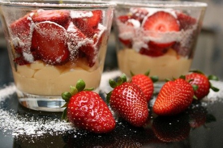 [Creme de pasteleiro com morangos aromatizados com limão[5].jpg]