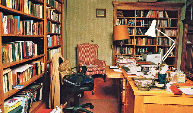[writersroom[3].gif]