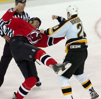 <p>2006/09/17 - Mike Rupp vs Wade Brookbank</p>