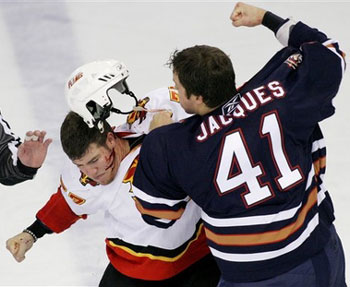 <p>2006/09/23 - Brandon Prust vs Jean-Francois Jacques</p>