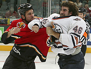 <p>2006/09/21 - Eric Godard vs Zack Stortini</p>