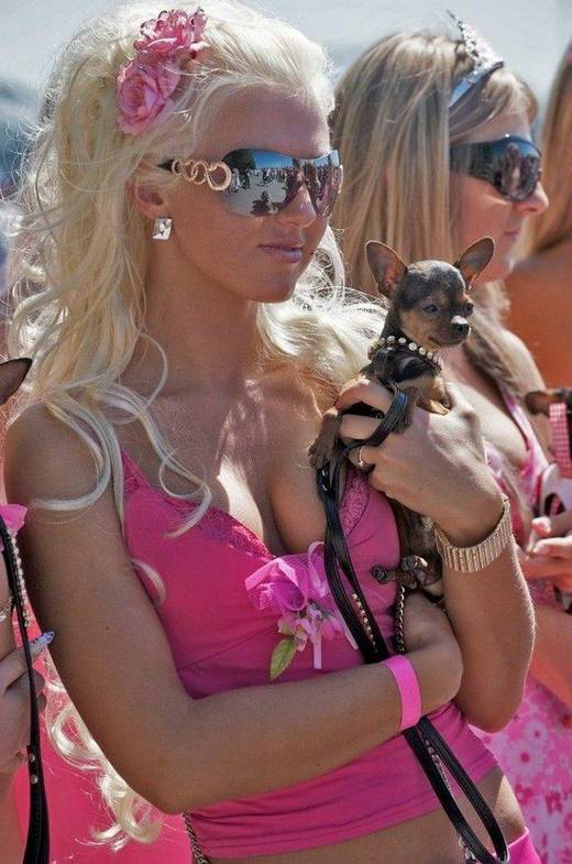 blonde_parade_1.jpg