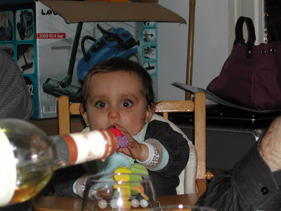 Non papa je suis trop petit pour boire du vin !