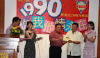 90年同学在当晚筹到8千元，捐给学校
