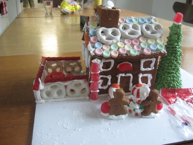 [gingerbread party 02[2].jpg]