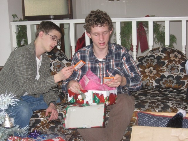 [family christmas 3 04[2].jpg]