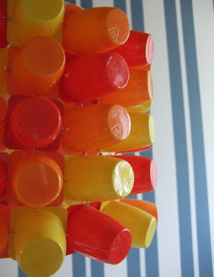 lampara%20yogur%202 Lámpara de yogures reciclados