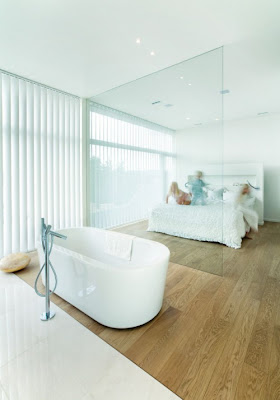 Free%20Standing%20bathtub Villa G, una casa minimalista en Noruega