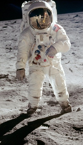 [Astronaut Buzz Aldrin, photographed by Neil Armstrong (visible in reflection)[8].jpg]