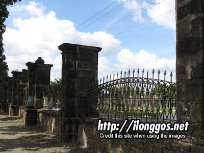 cabatuan_cemetery_02.jpg