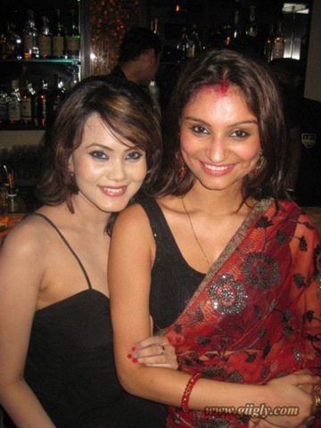 [dimpy-ganguly-private-party-leaked-pictures-18[2].jpg]