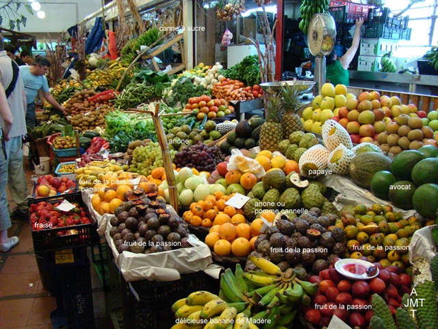 [DSC03317-BIS-Funchal-marché aux fruits et légumes BW[4].jpg]