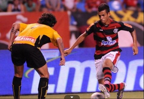 [Flamengo 2 x 0 Volta Redonda - Vander - Ronaldinho gaucho 2011[7].jpg]