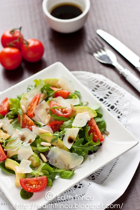 salata cu avocado si parmezan