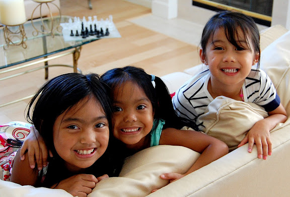 My little cousin (RIGHT) met some new friends.