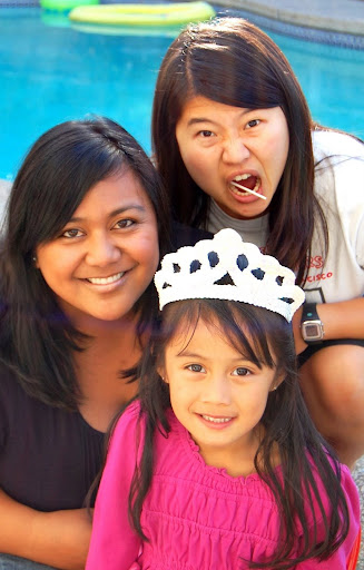 Gloria always messes up our pictures. jk! :)
