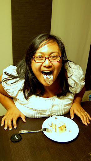 The chocolate on the cake made a great tongue in my mouth! HAHA.
