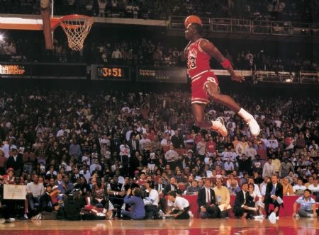 [Michael-Jordan flies[15].jpg]