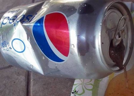 [Dead frog found in a Diet Pepsi can 01[5].jpg]