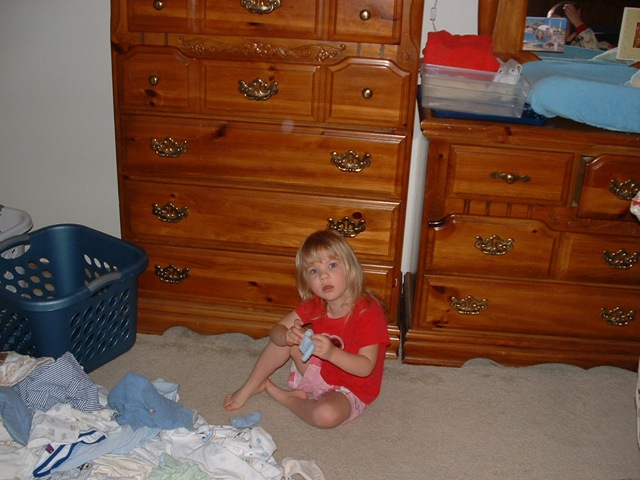 [20100107_FoldingBabyClothes01[3].jpg]