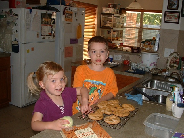 [20091104_MakingPretzels06[3].jpg]