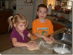 20091104_MakingPretzels02
