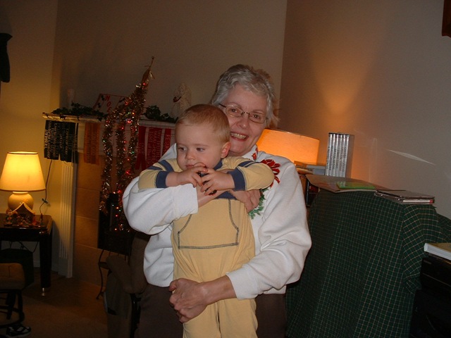 [20091224_JeffreyGrannyHug[3].jpg]