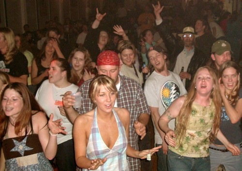 [PartyCrowd[3].jpg]