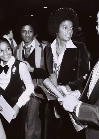 [Michael+Jackson++Janet+Jackson+familyshow22wi6[5].jpg]