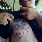 tatuaje-cutre-aprovechando-el-pezon.jpg
