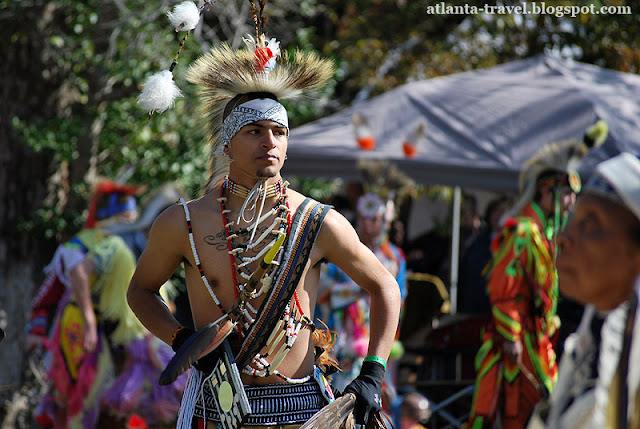 http://lh3.ggpht.com/_KAvU05LzZmE/TNcCGHqr4eI/AAAAAAAADKY/oRL9h9QLcDA/s640/pow-wow-1.jpg