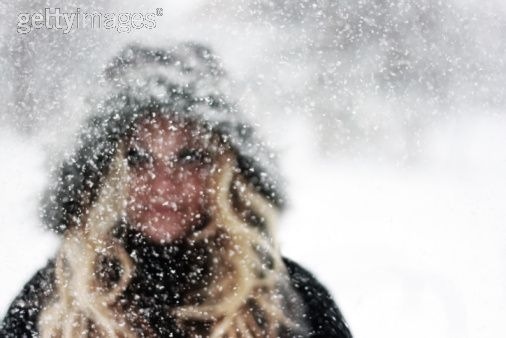 [Girl in blizzard[3].jpg]