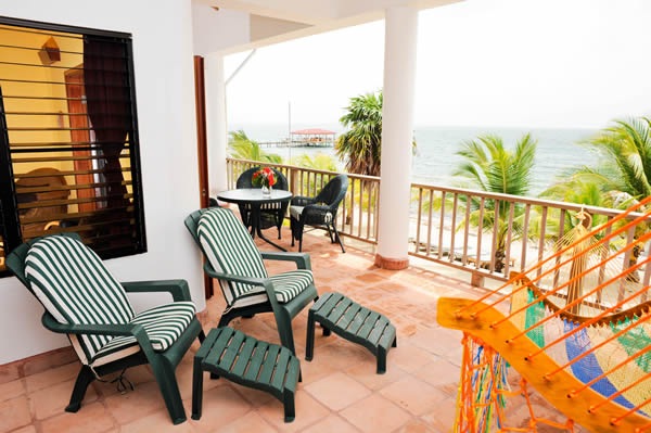[roberts-grove-balcony[3].jpg]