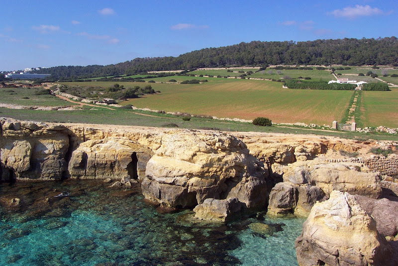 Sendero por la Costa Cami de Cavalls GR 223 en Menorca