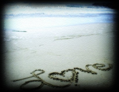 Love_in_the_Sand_by_RiannaBearz corazon en la arena