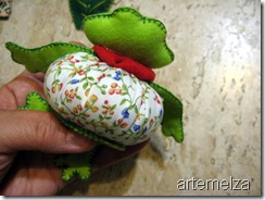 artemelza - sapo de fuxico e feltro