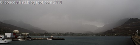 Pano Baie Hakahau Pluie
