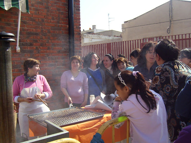 nuestras madres hacen churros con chocolate