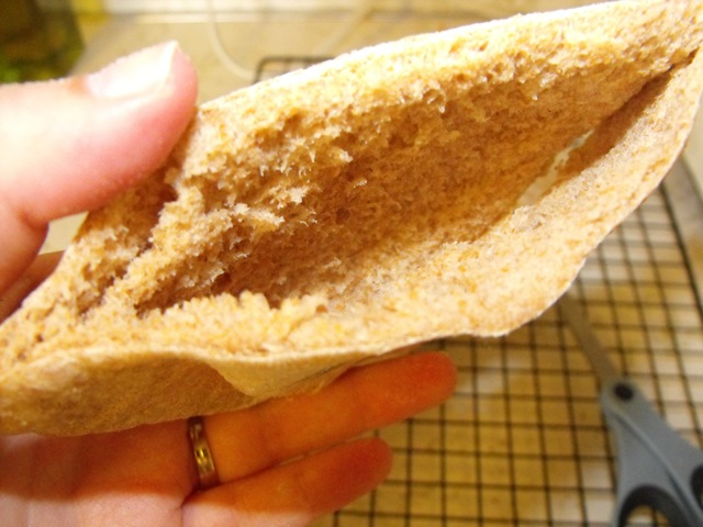 [whole wheat pita bread 1[2].jpg]