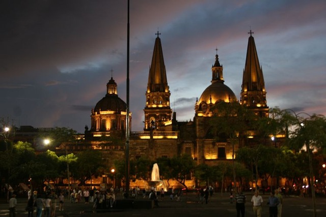 [A_Guadala-catedral_noche[7].jpg]