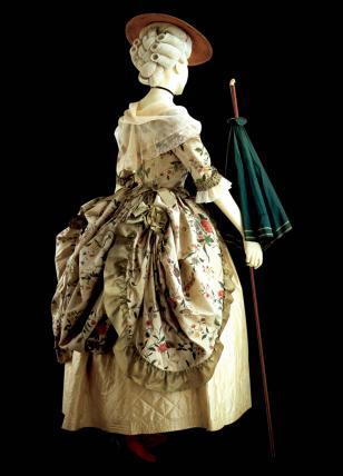 Robe 'Polonaise' 1775-80 at the V&A