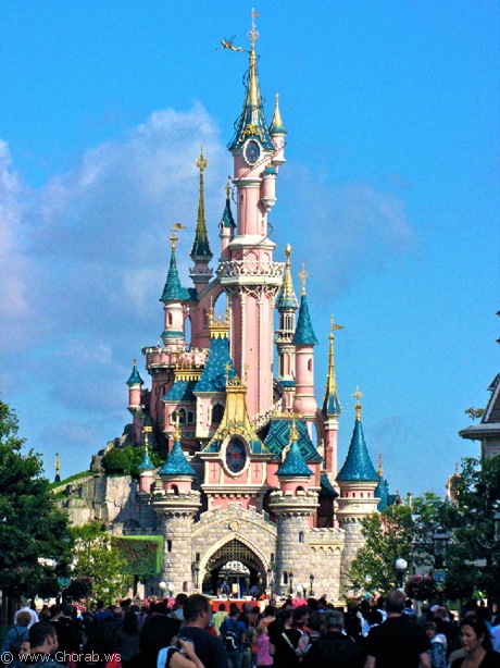  أجمل 42 قلعة حول العالم   Disneyland_paris%5B8%5D