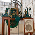 Cent engrenages entièrement réalisés à la main constituent le mécanisme de l'horloge.
